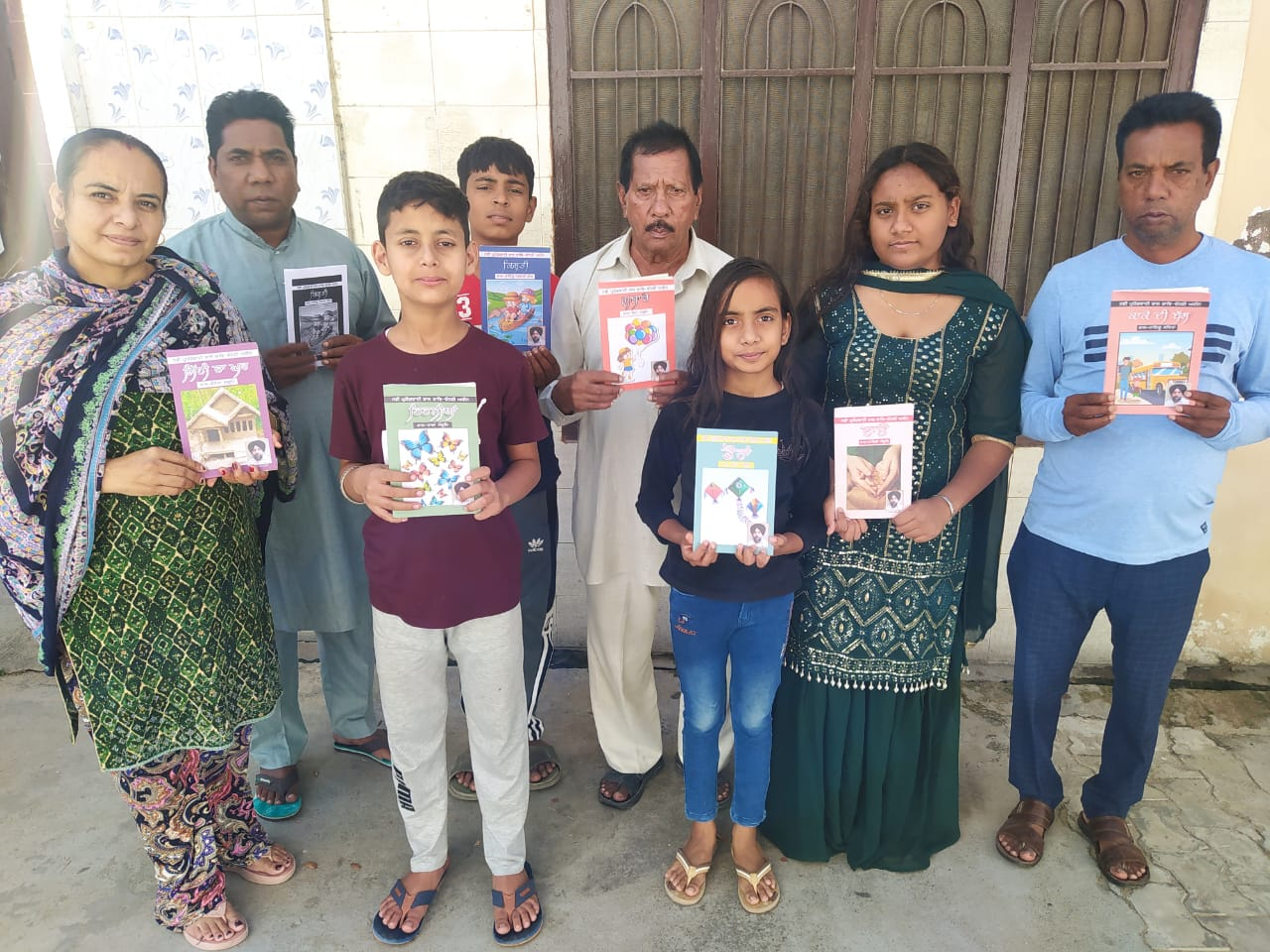 On the special occasion of Diwali, author Sabi Ispuri released eight children's books as children's literature and gifts for children.